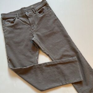 Faherty stretch Terry five pocket gray pants.  Men’s size 33 x 30